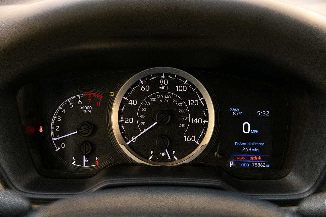Car Image 2021 TOYOTA COROLLA LE