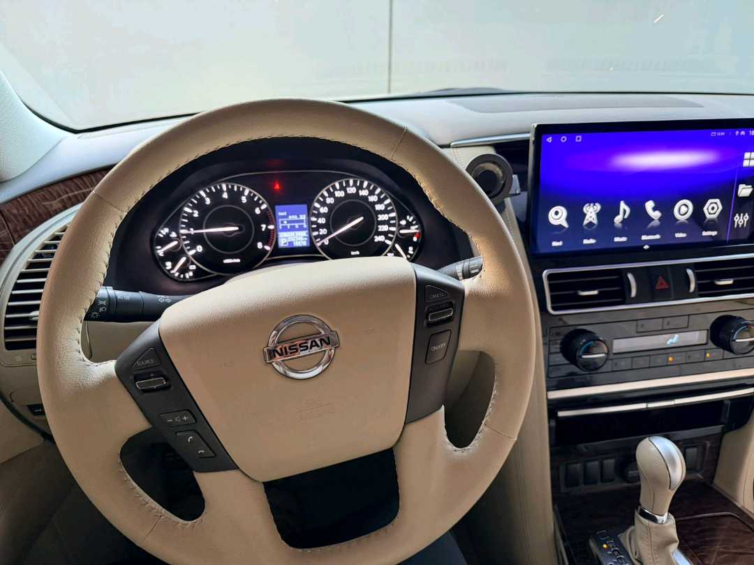 Car Image 2014 NISSAN PATROL LE