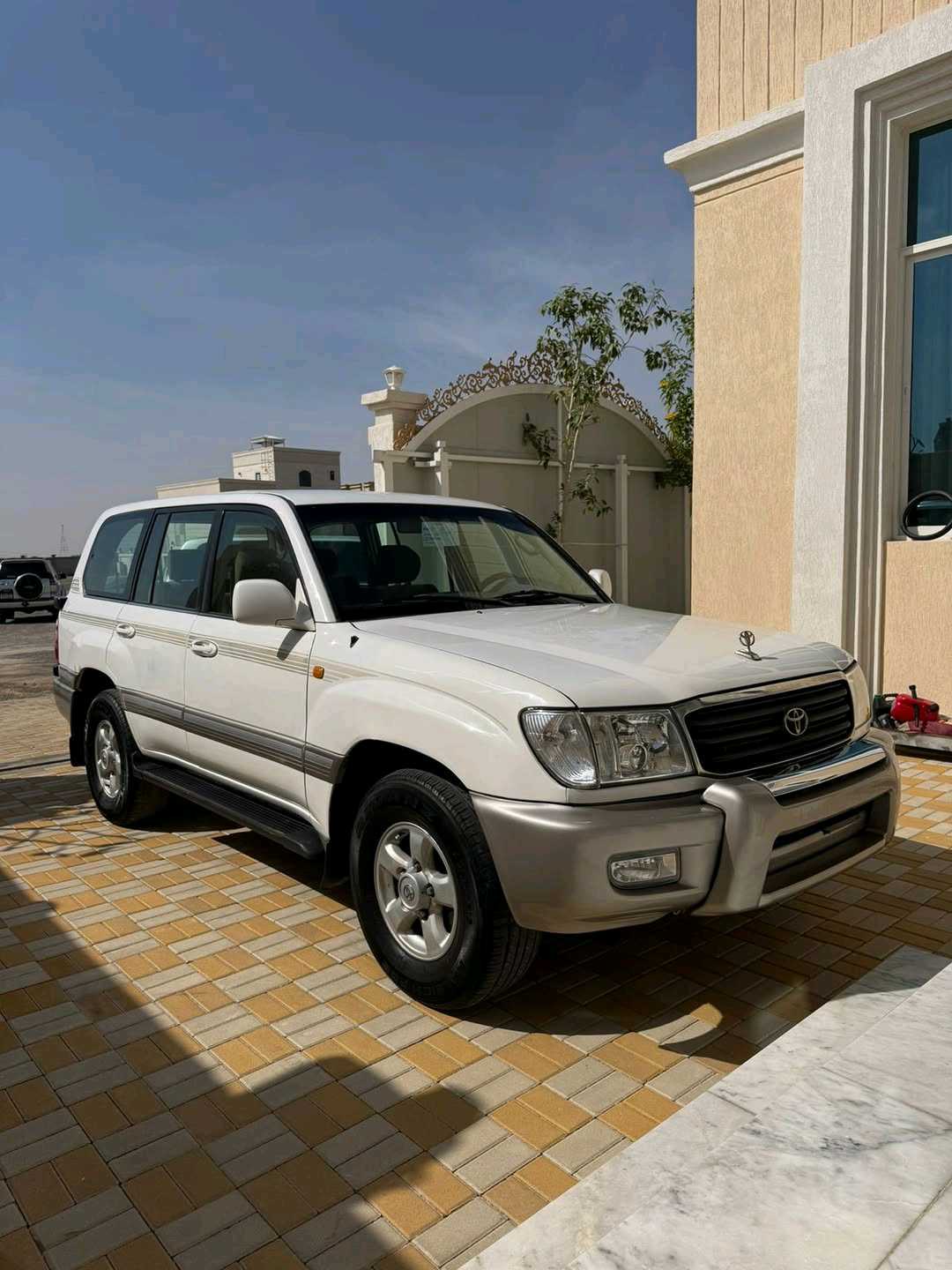 Car Image 1999 TOYOTA LAND CRUISER VX.R