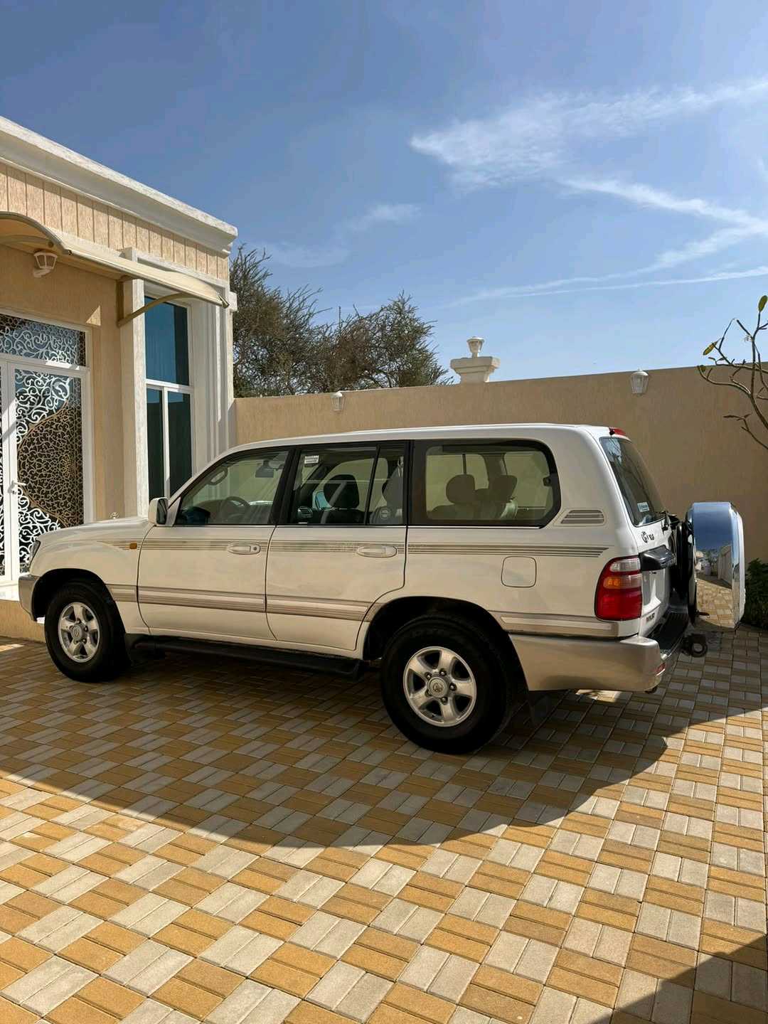 Car Image 1999 TOYOTA LAND CRUISER VX.R