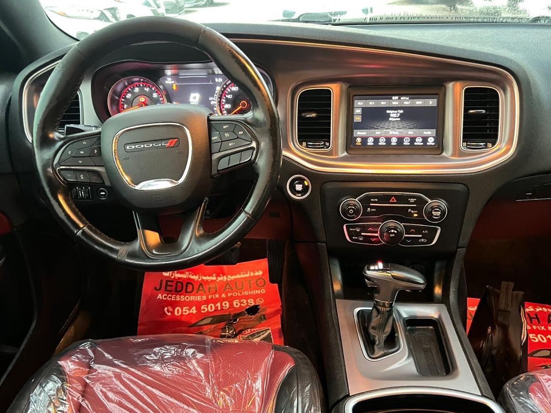 Car Image 2019 DODGE CHARGER SXT