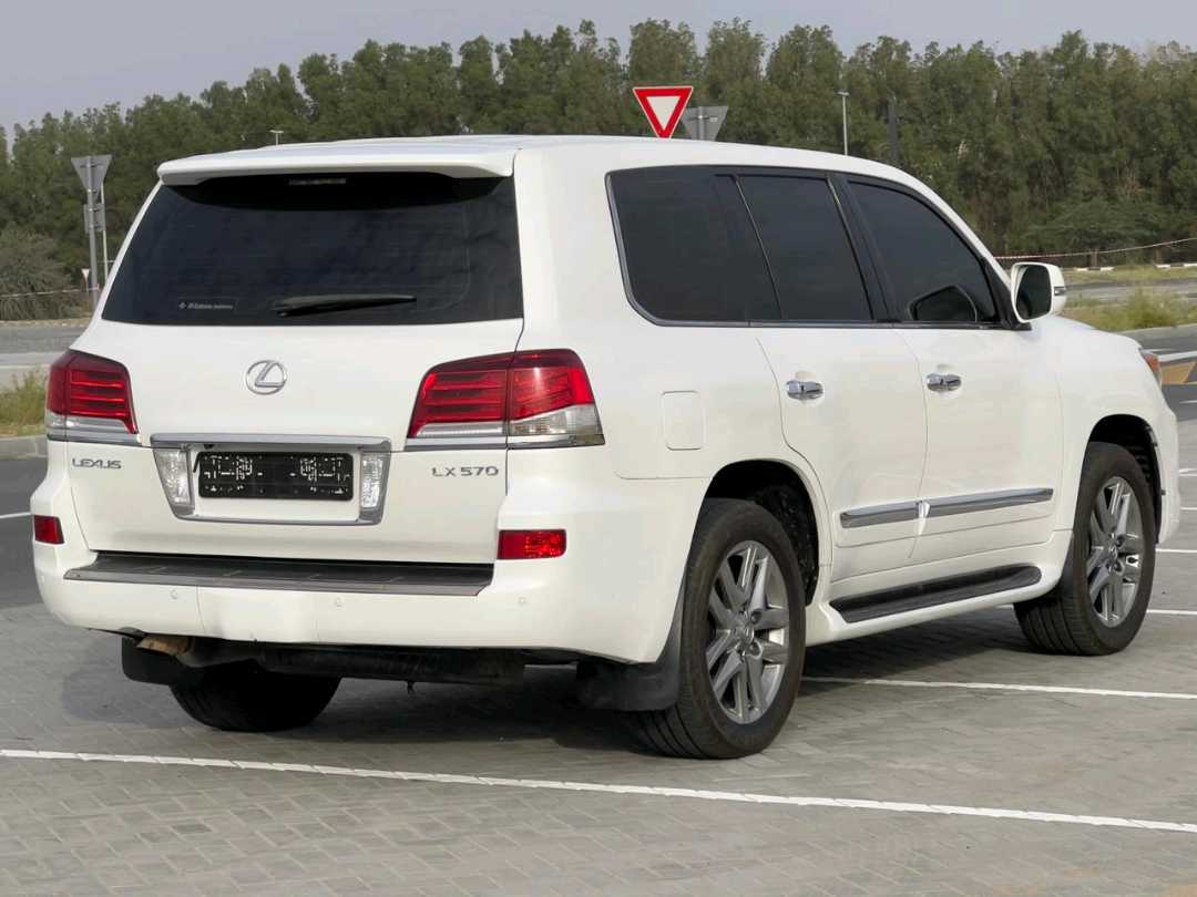 Car Image 2013 LEXUS LX 570
