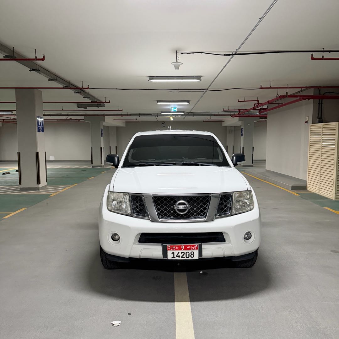 Car Image 2014 NISSAN PATHFINDER SV