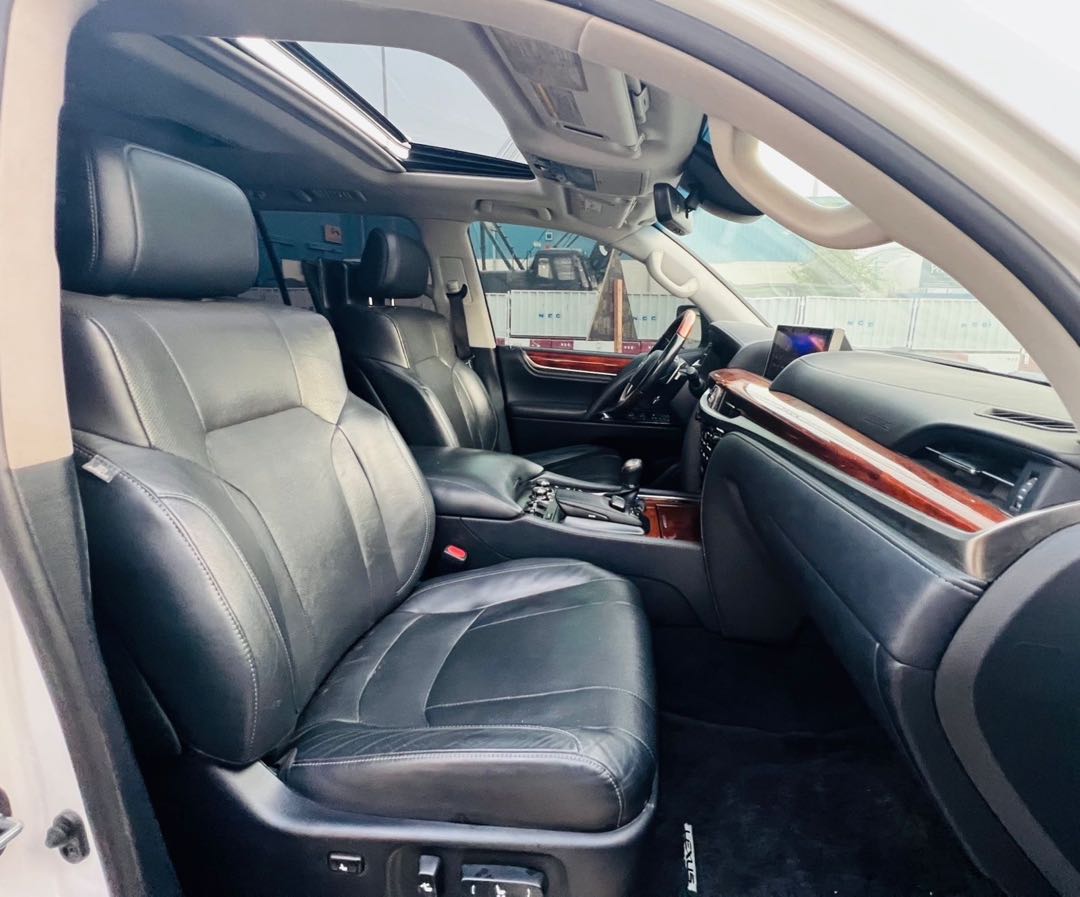 Car Image 2018 LEXUS LX 570