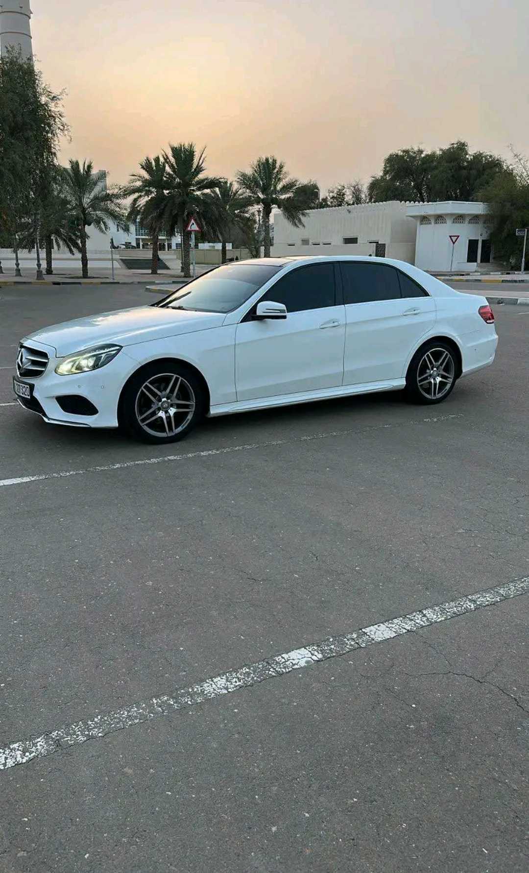 Car Image 2014 MERCEDES E Class 300
