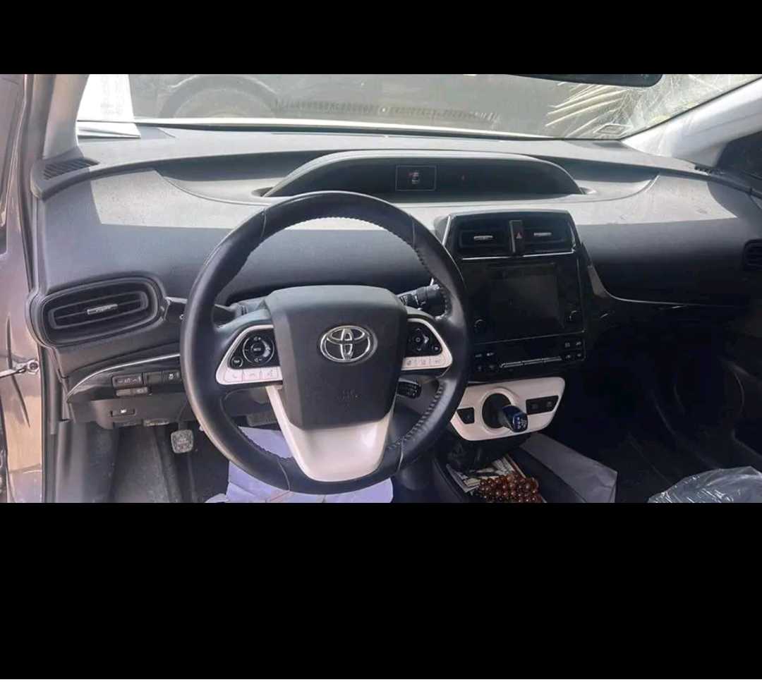 Car Image 2017 TOYOTA PRIUS 