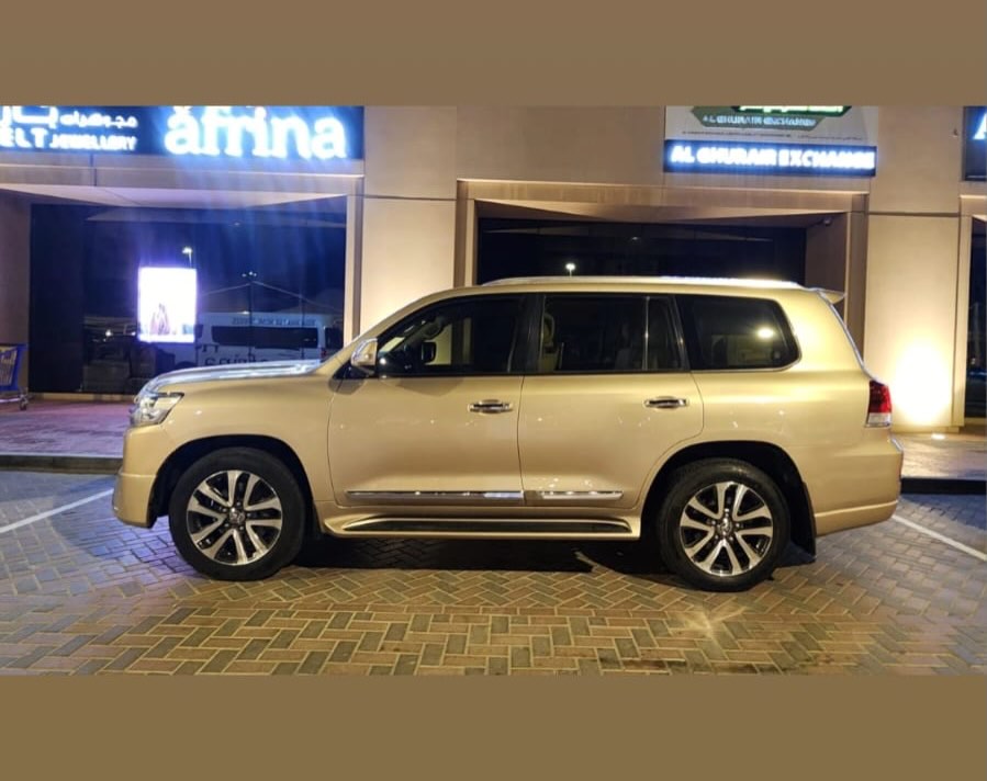 Car Image 2017 TOYOTA LAND CRUISER GX.R