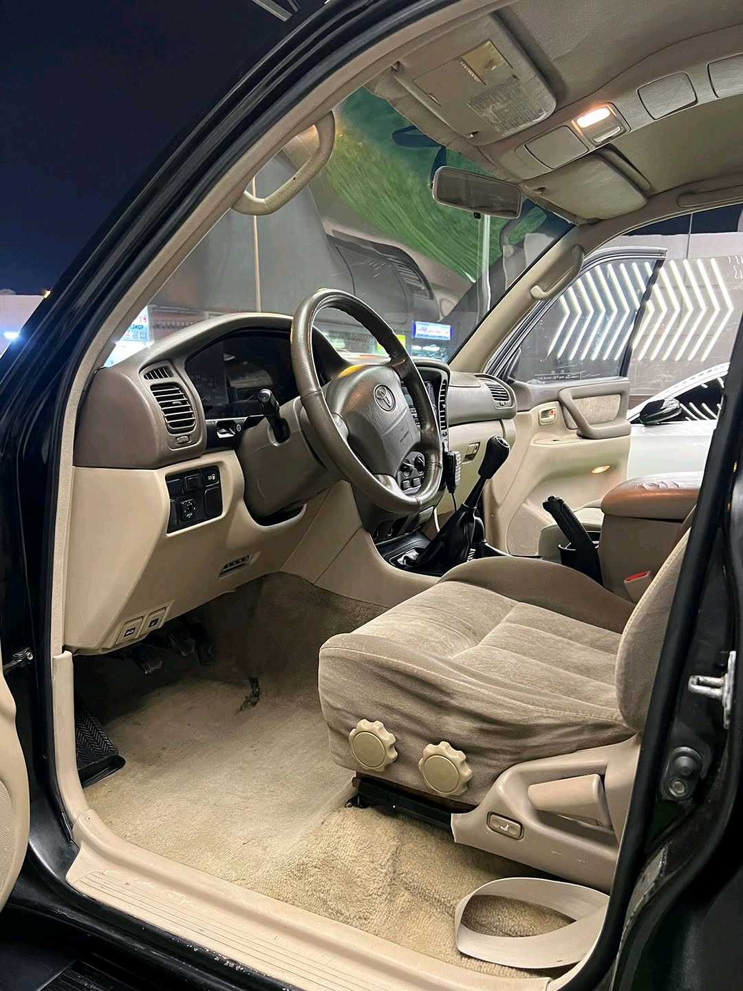 Car Image 1998 TOYOTA LAND CRUISER GX.R