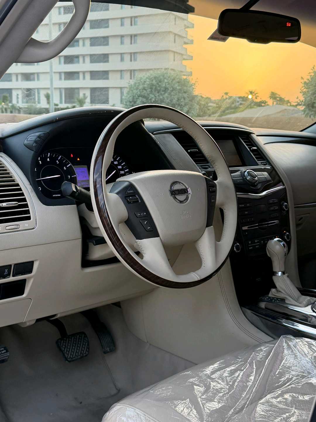 Car Image 2014 NISSAN PATROL LE