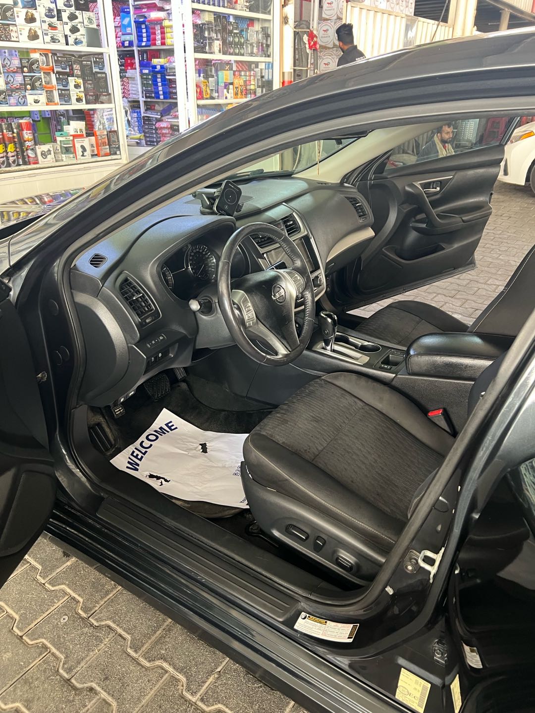 Car Image 2017 NISSAN ALTIMA SV