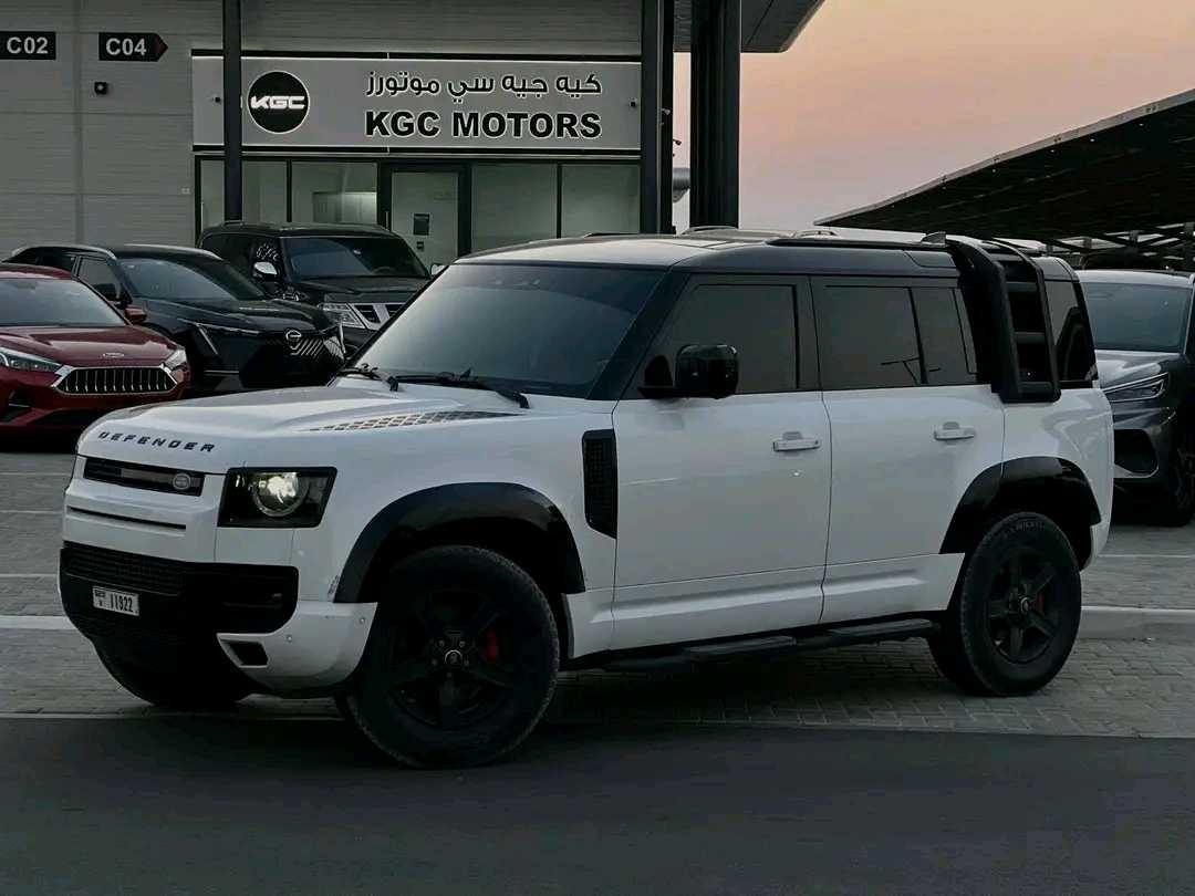 Car Image 2023 LAND ROVER DEFENDER 110 SE