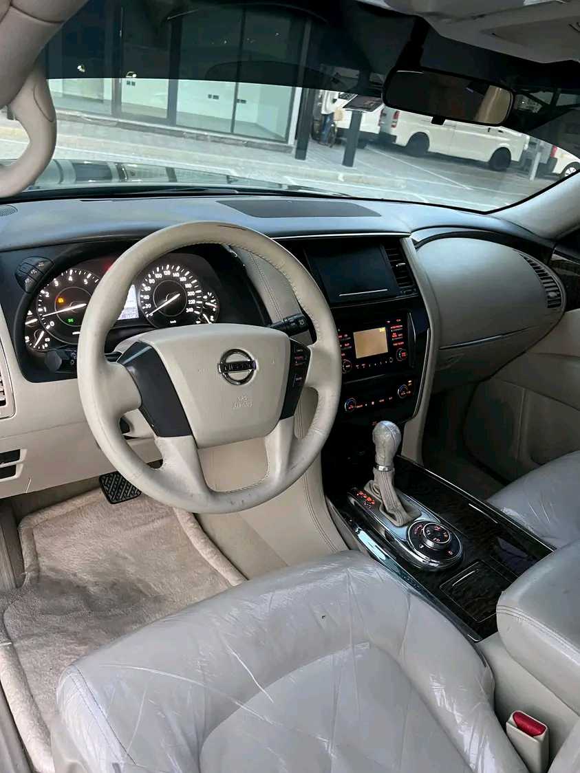Car Image 2014 NISSAN PATROL LE