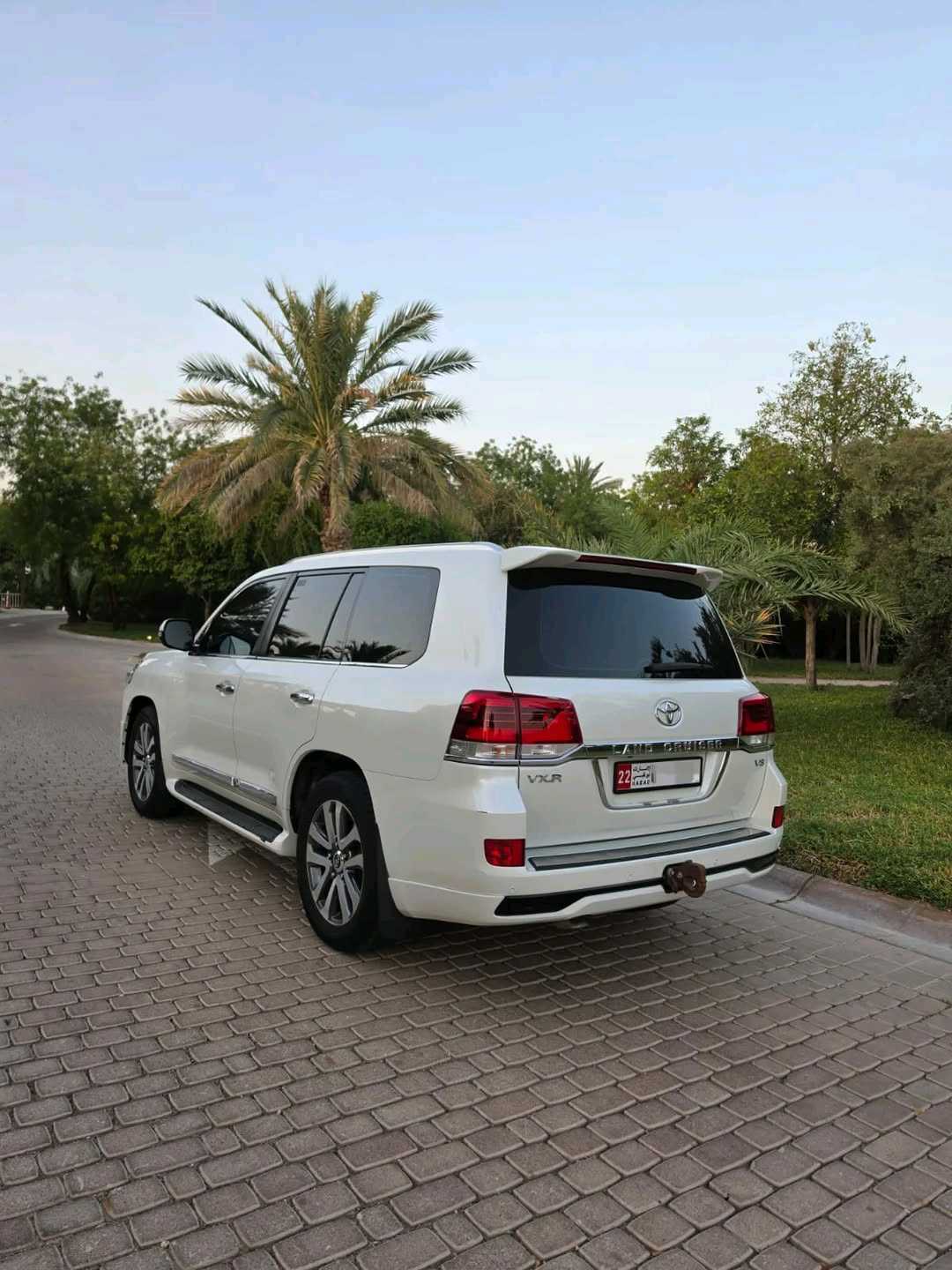 Car Image 2017 TOYOTA LAND CRUISER VX.R