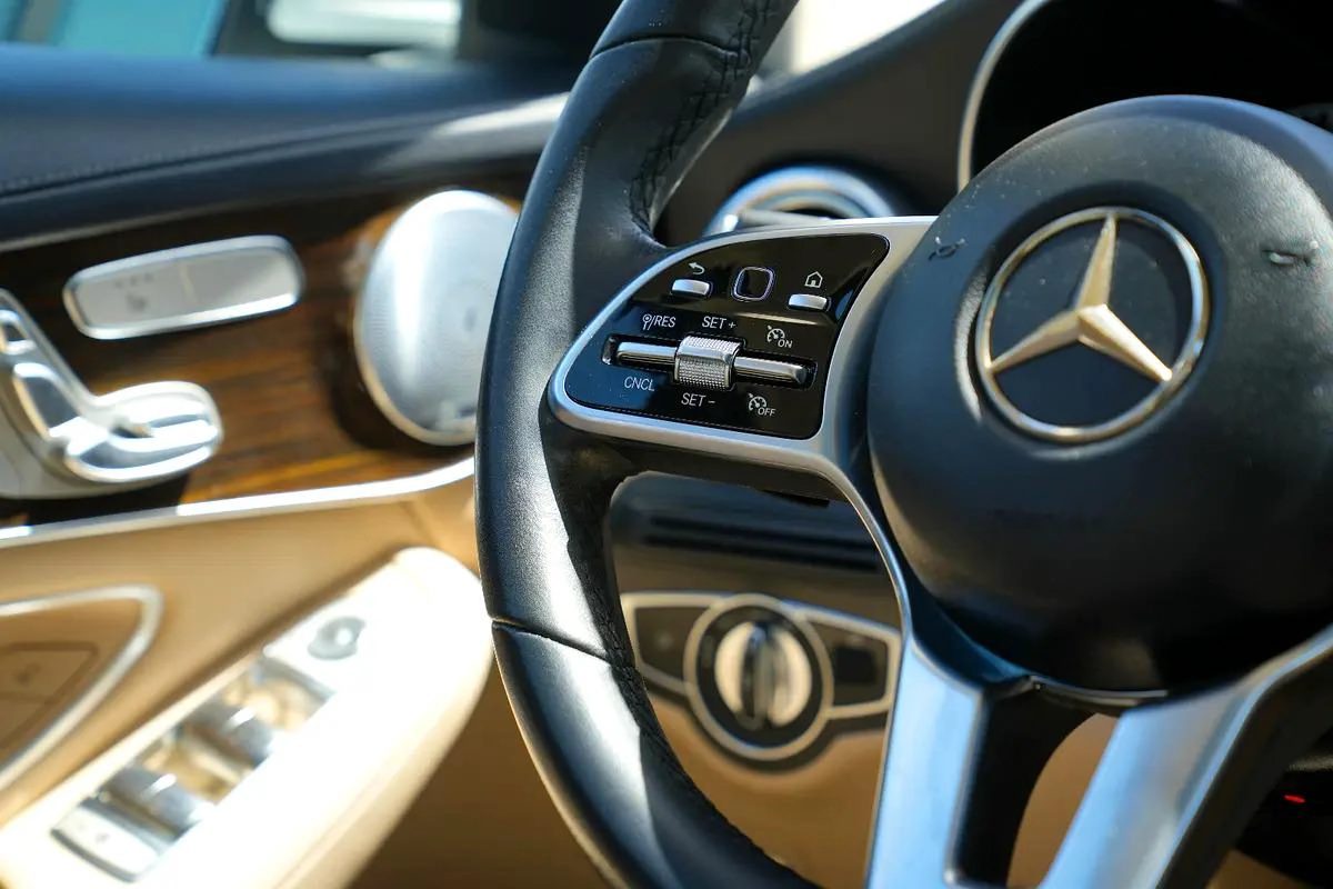 Car Image 2020 MERCEDES GLC CLASS 