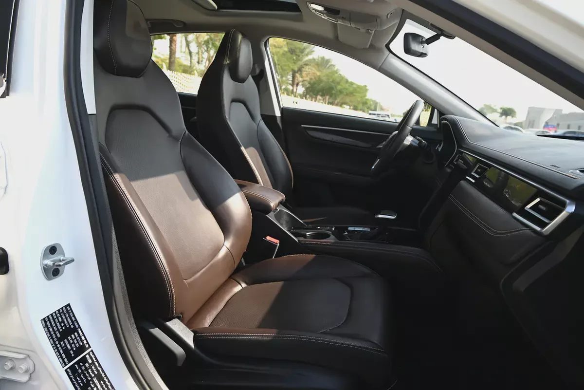 Car Image 2023 JAC J7 