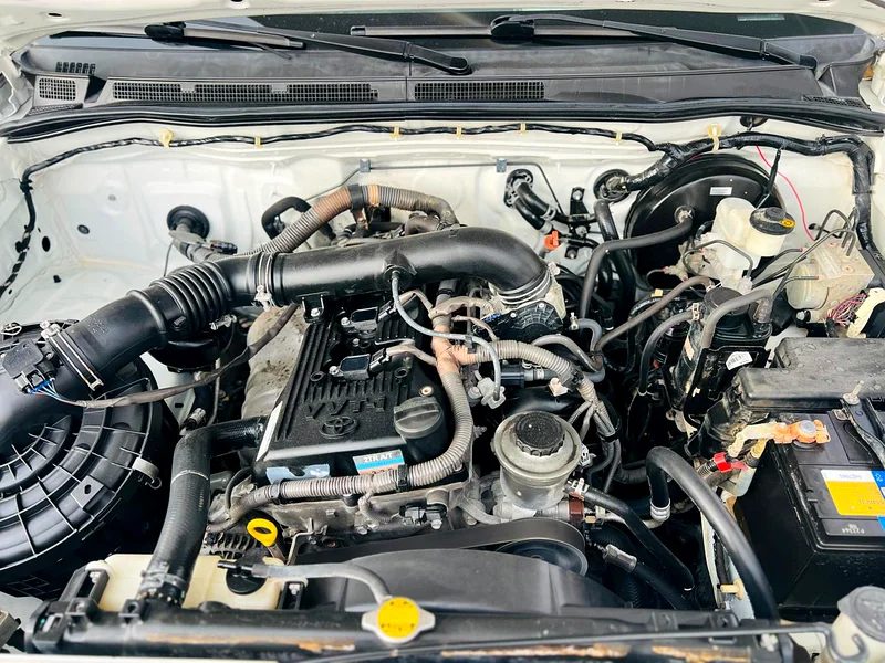 Car Image 2015 TOYOTA FORTUNER 