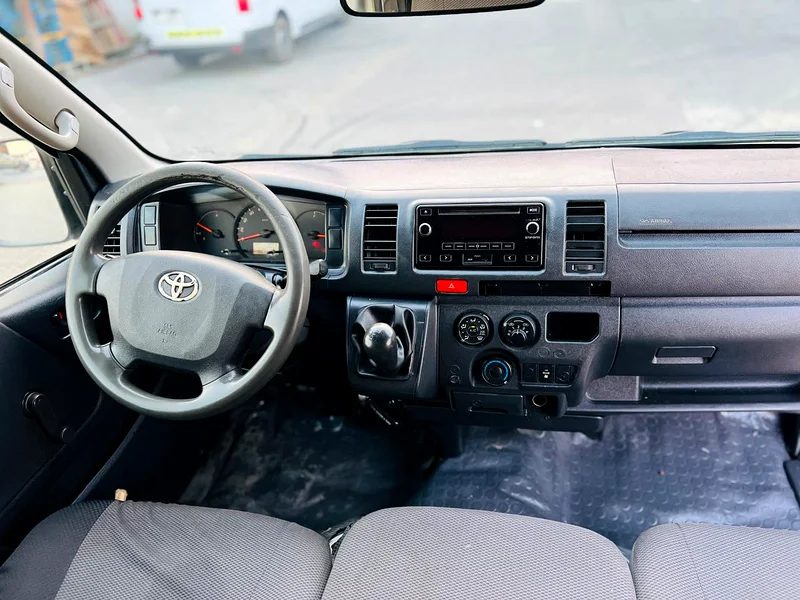 Car Image 2015 TOYOTA Hiace 