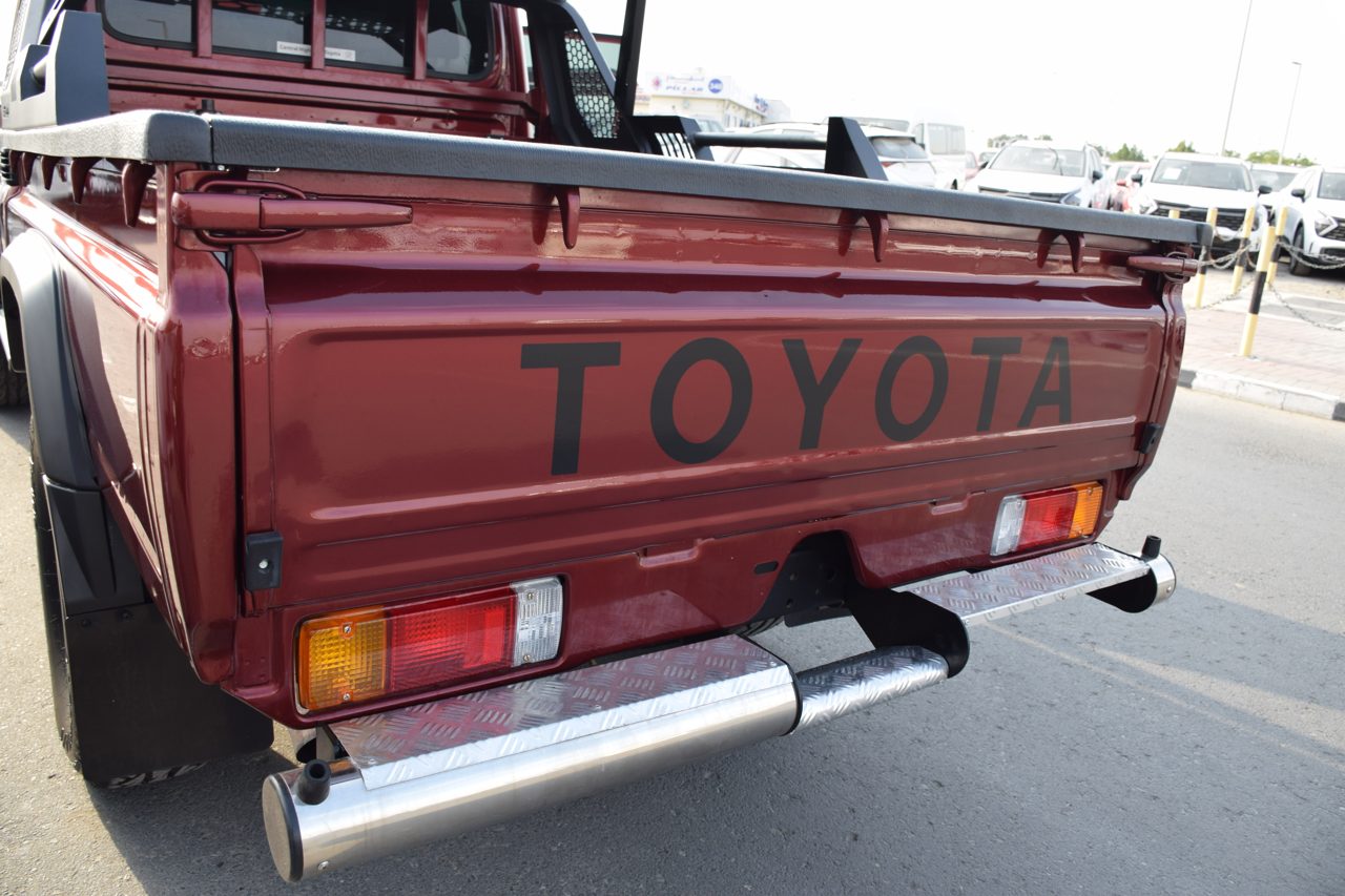 Car Image 2020 TOYOTA LAND CRUISER 