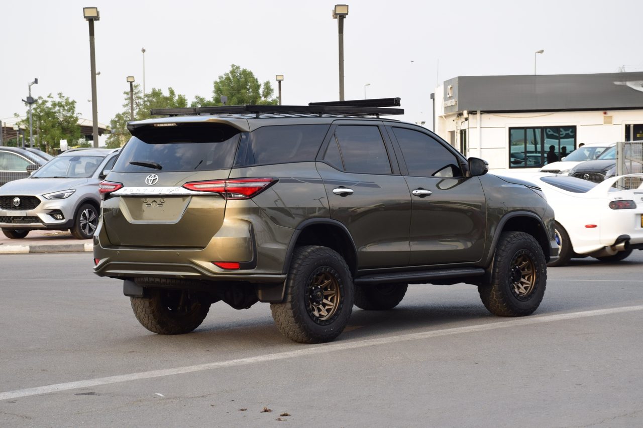 Car Image 2021 TOYOTA FORTUNER 