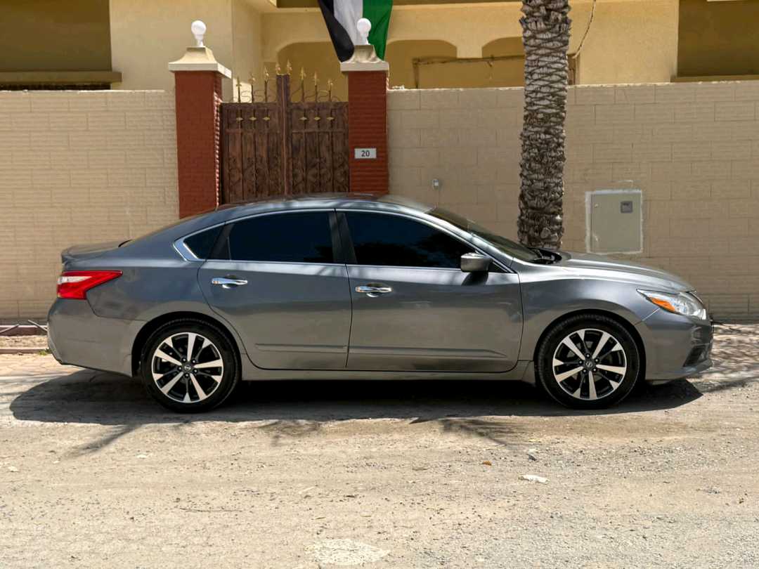 Car Image 2016 NISSAN ALTIMA SR