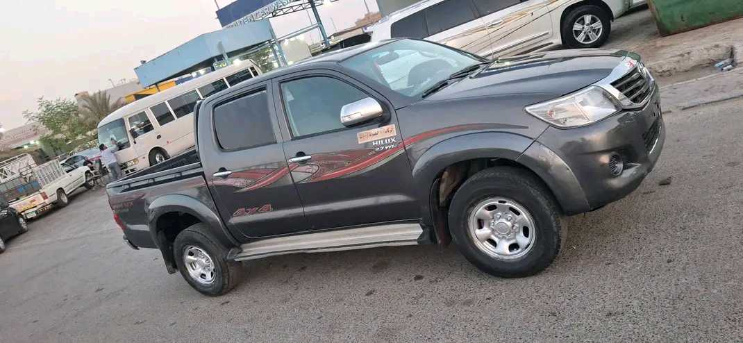 Car Image 2015 TOYOTA HILUX 