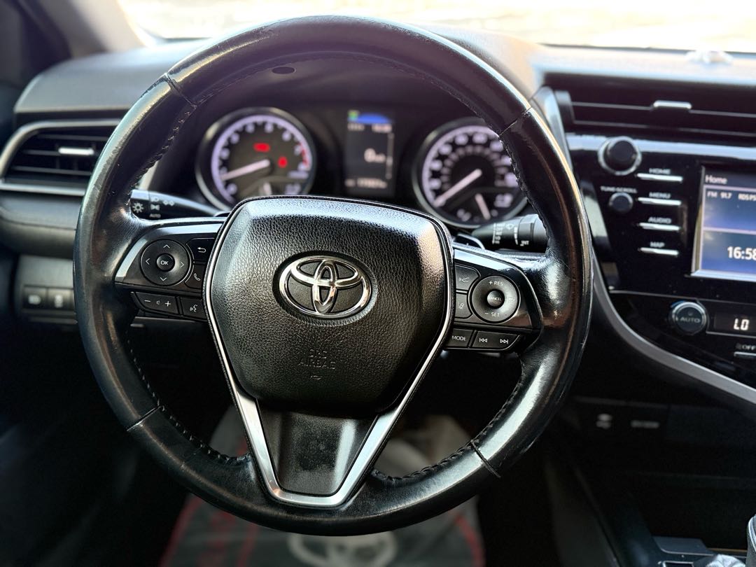 Car Image 2019 TOYOTA CAMRY SE