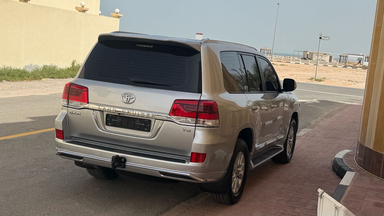 Car Image 2017 TOYOTA LAND CRUISER GX.R