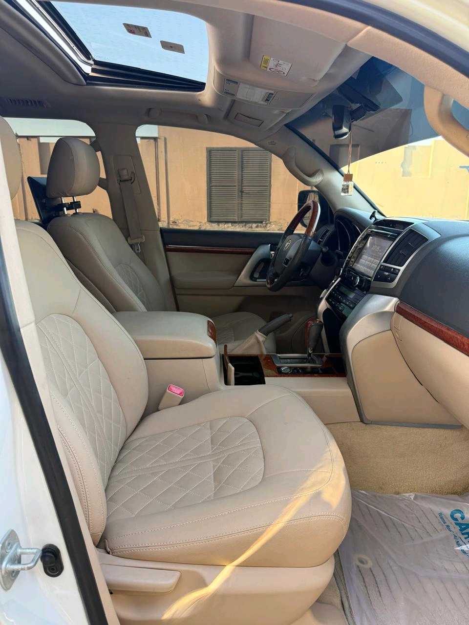 Car Image 2015 TOYOTA LAND CRUISER VX.R