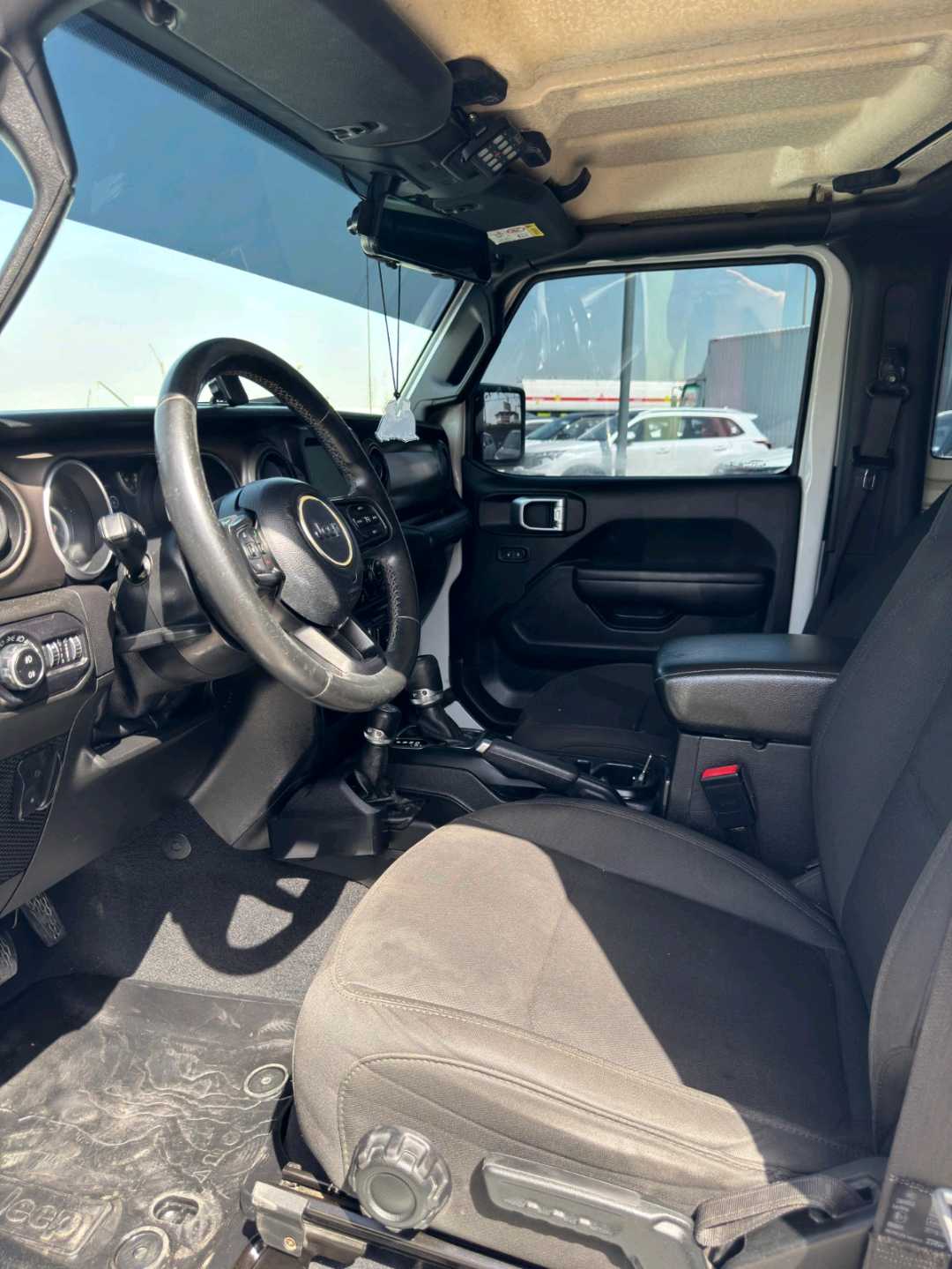 Car Image 2018 JEEP WRANGLER Sport
