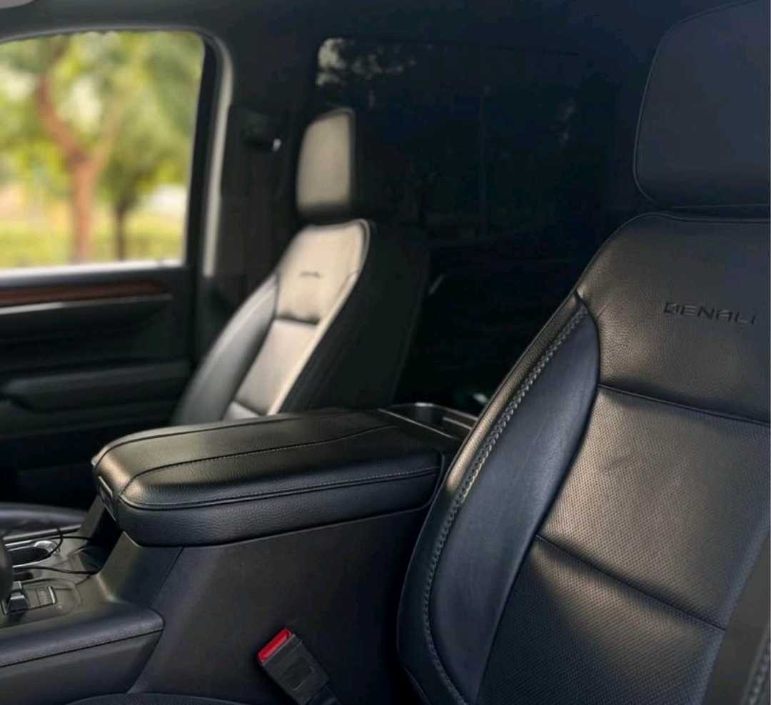 Car Image 2023 GMC SIERRA DENALI