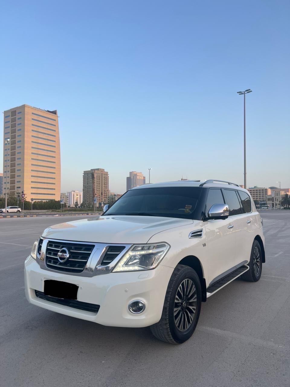 Car Image 2014 NISSAN PATROL LE
