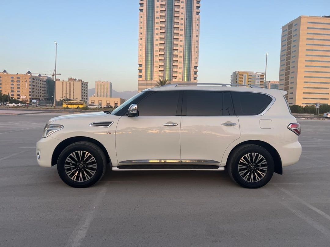 Car Image 2014 NISSAN PATROL LE