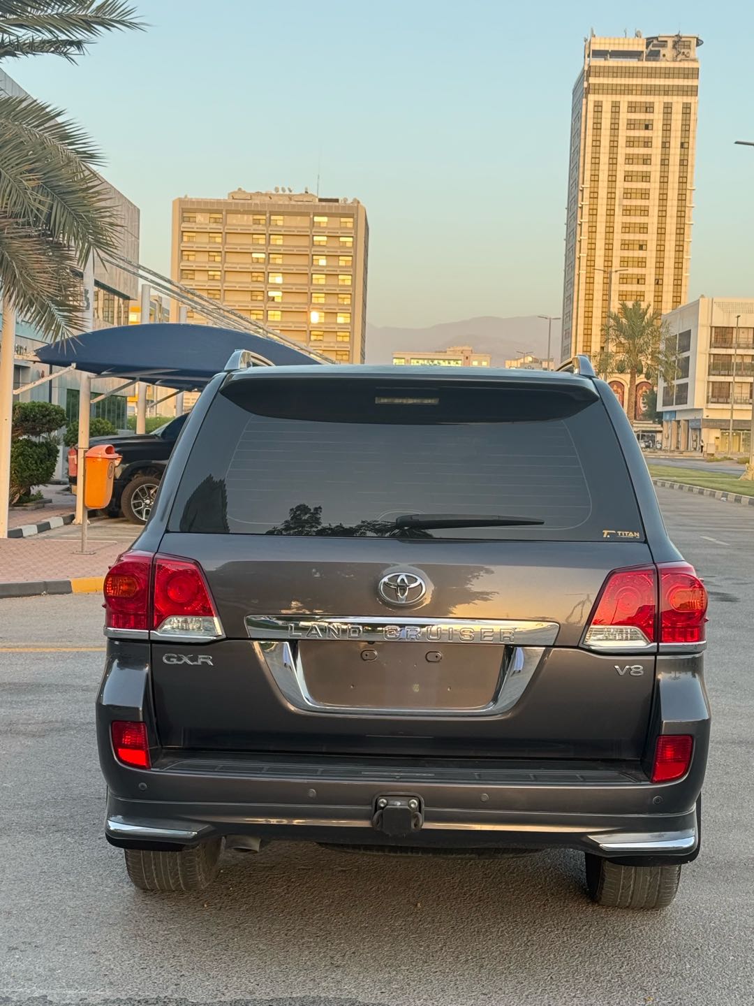 Car Image 2014 TOYOTA LAND CRUISER GX.R