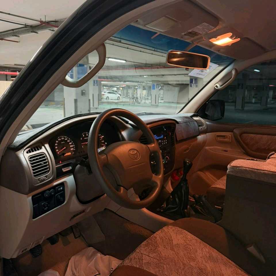 Car Image 1999 TOYOTA LAND CRUISER 