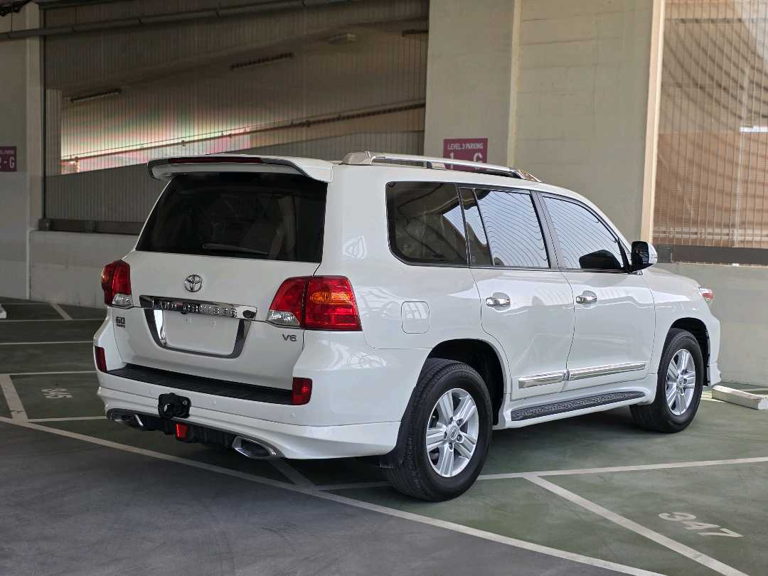 Car Image 2015 TOYOTA LAND CRUISER GX.R