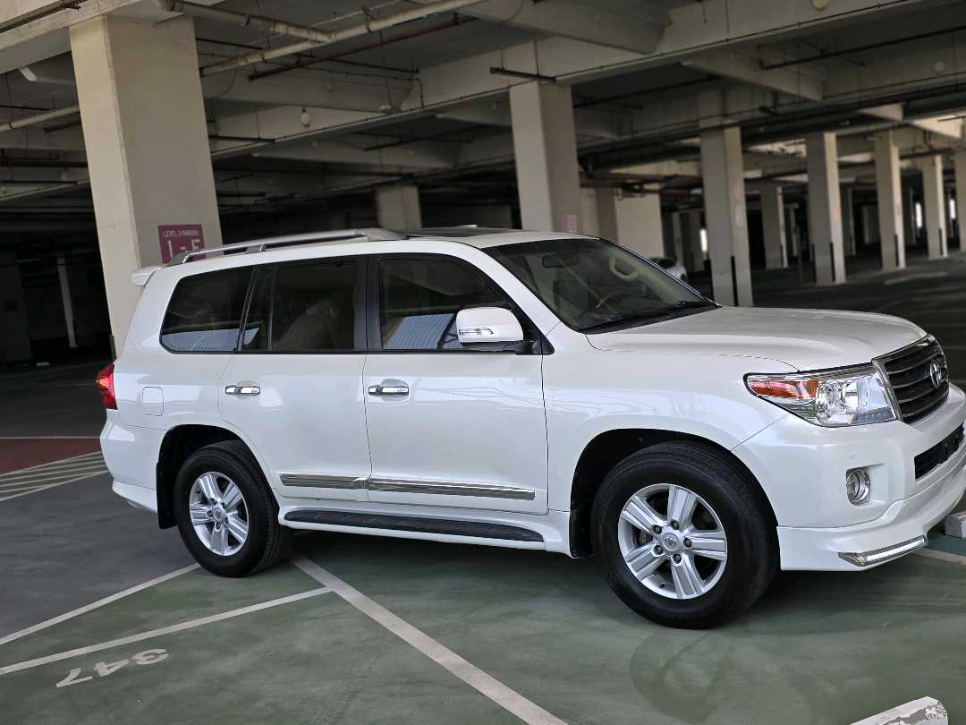 Car Image 2015 TOYOTA LAND CRUISER GX.R