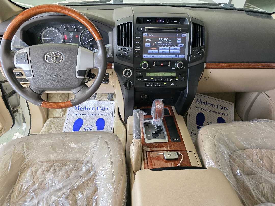 Car Image 2015 TOYOTA LAND CRUISER GX.R