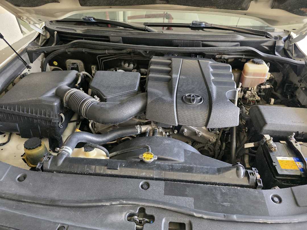 Car Image 2015 TOYOTA LAND CRUISER GX.R