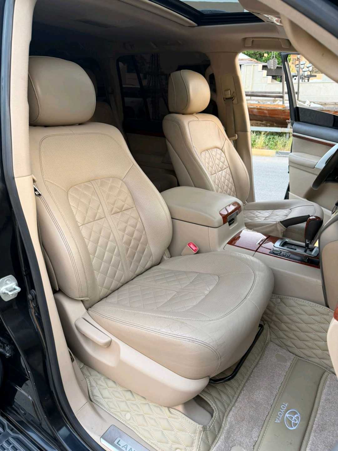 Car Image 2015 TOYOTA LAND CRUISER GX.R