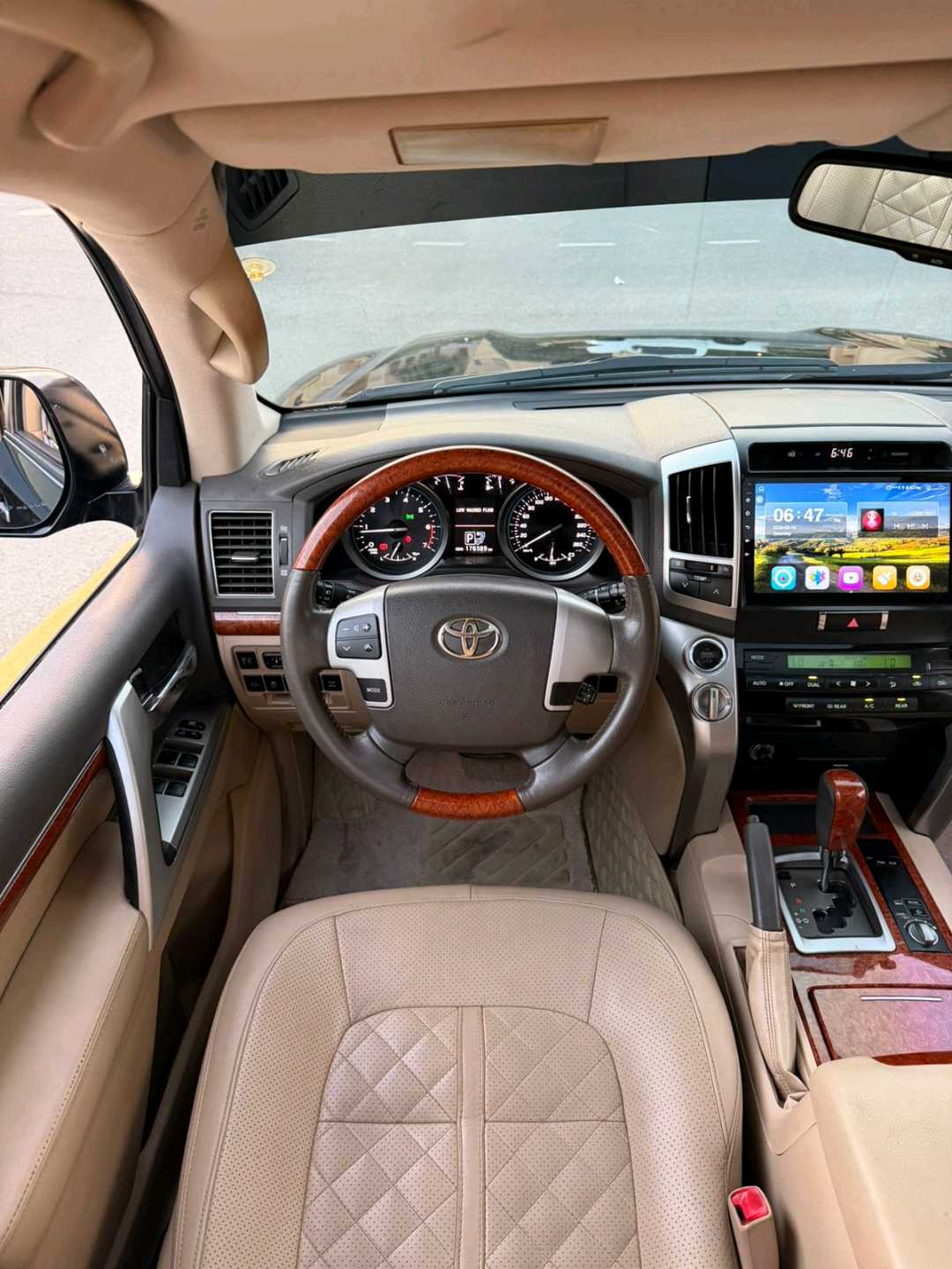 Car Image 2015 TOYOTA LAND CRUISER GX.R