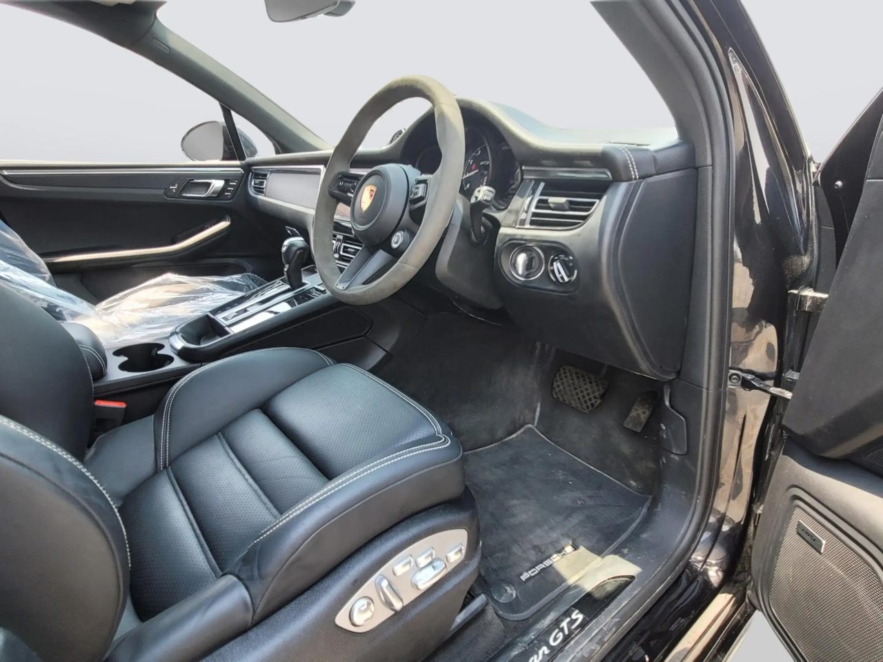 Car Image 2024 PORSCHE MACAN 