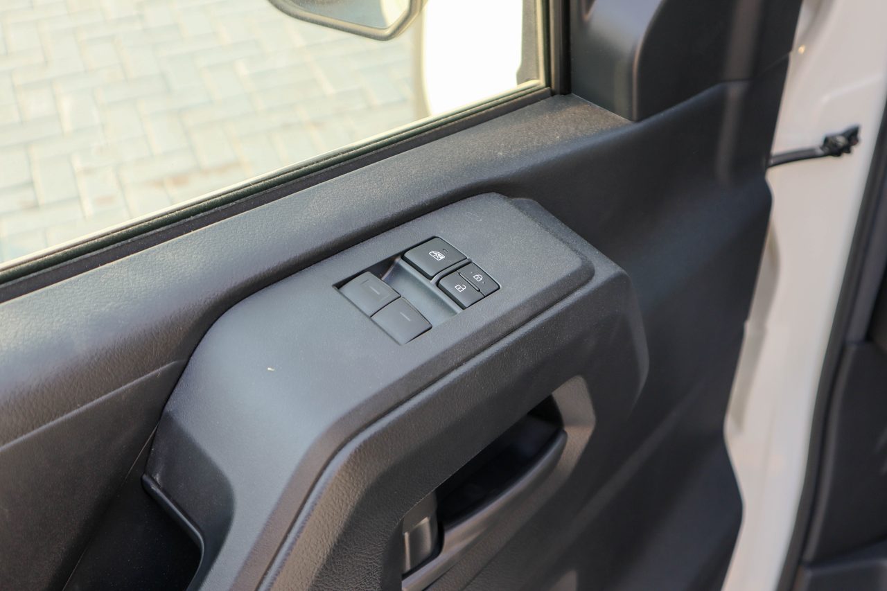 Car Image 2026 TOYOTA Hiace 