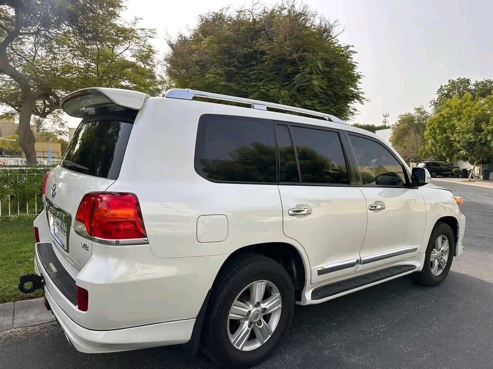 Car Image 2015 TOYOTA LAND CRUISER GX.R