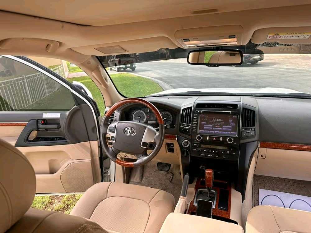 Car Image 2015 TOYOTA LAND CRUISER GX.R