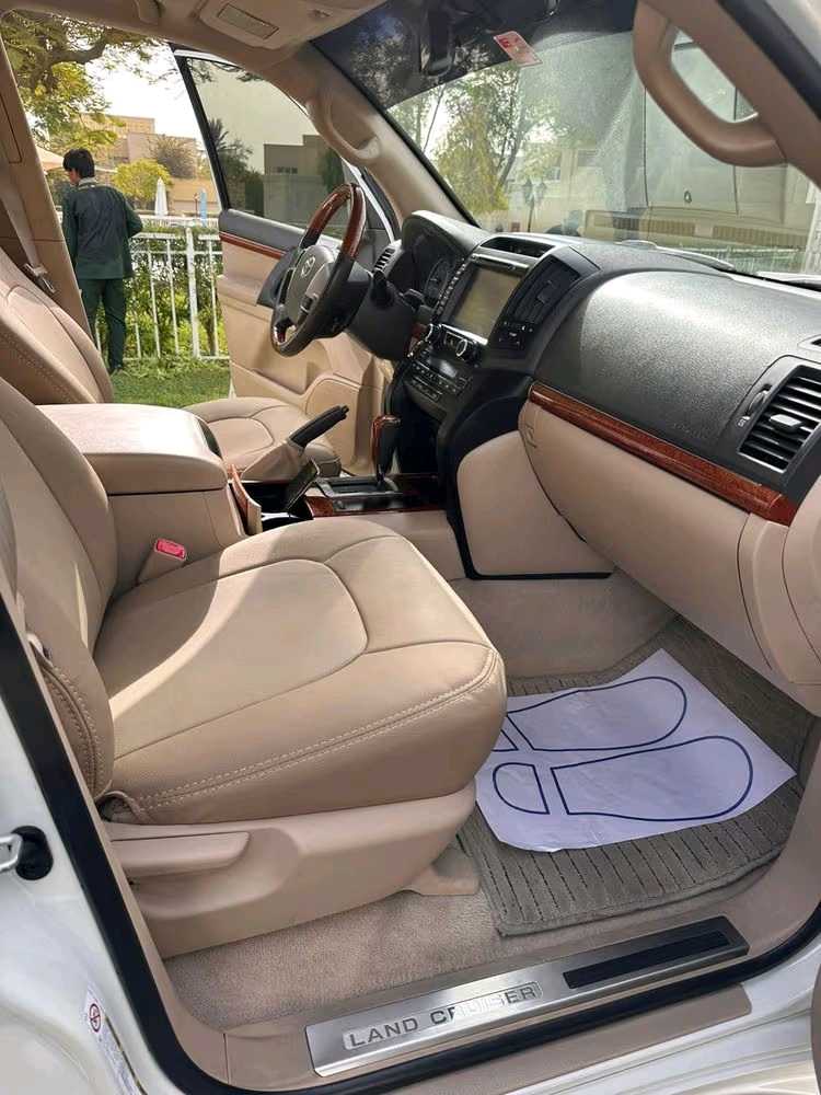 Car Image 2015 TOYOTA LAND CRUISER GX.R