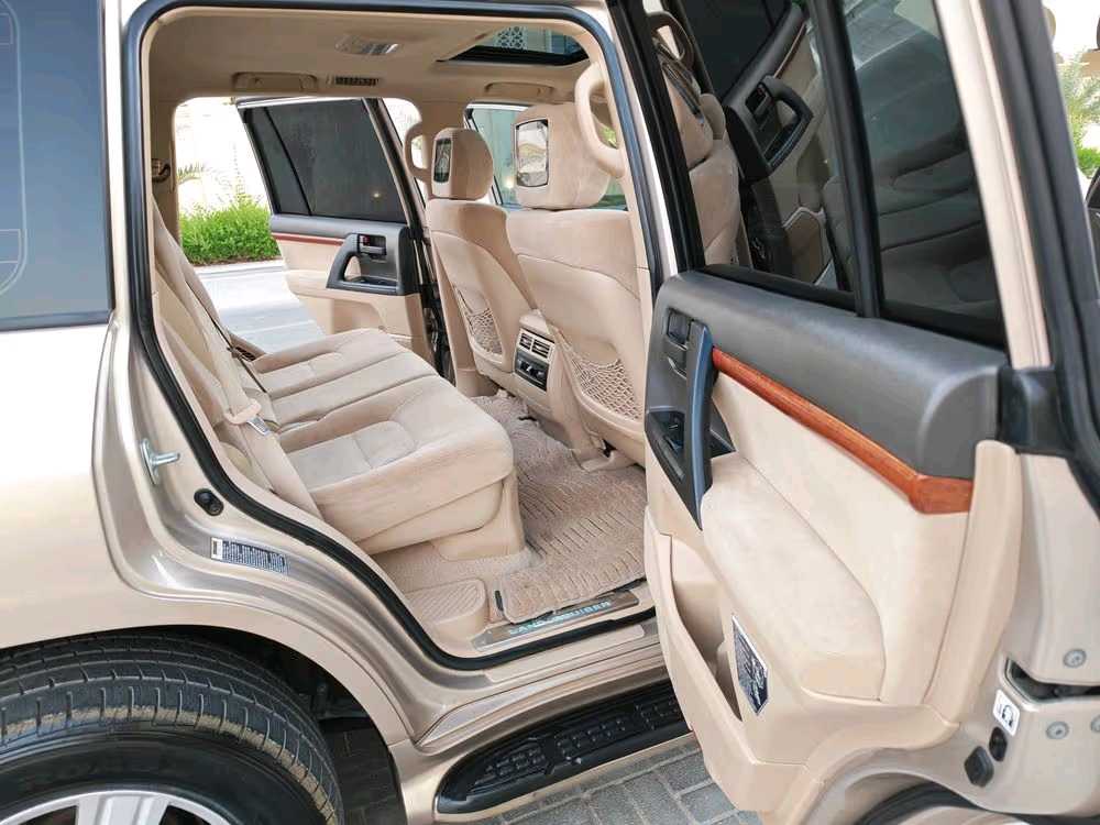 Car Image 2015 TOYOTA LAND CRUISER GX.R