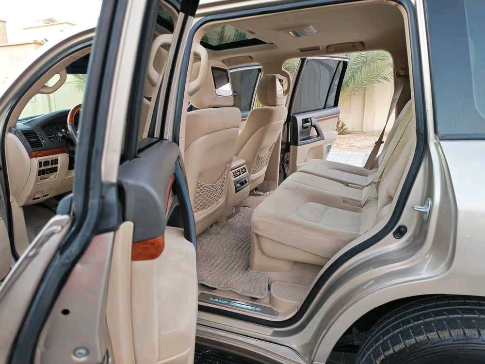 Car Image 2015 TOYOTA LAND CRUISER GX.R
