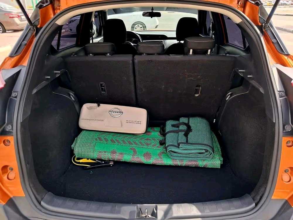Car Image 2019 NISSAN KICKS 