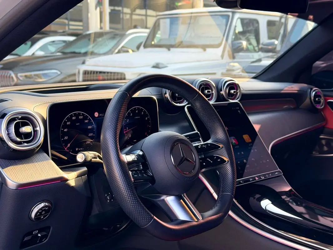 Car Image 2025 MERCEDES GLC CLASS 