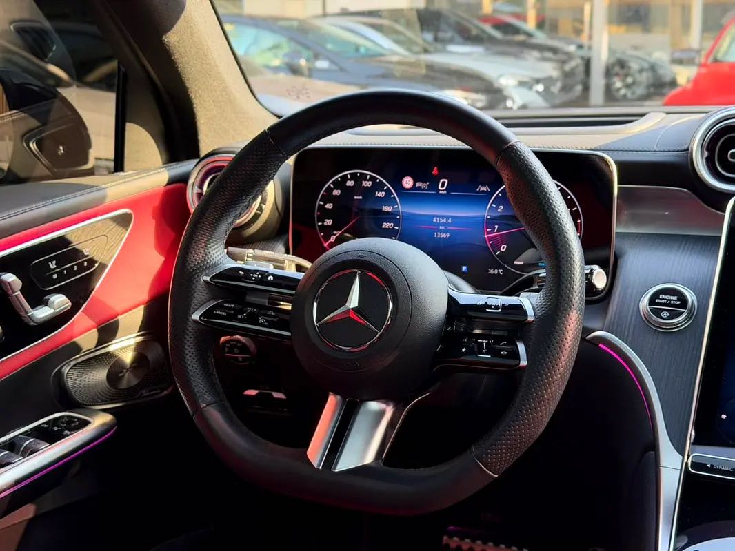 Car Image 2025 MERCEDES GLC CLASS 